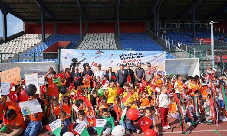 Gündemden Son Bilgiler: Bartın'da 25 okuldan 585 öğrenci Gazze saldırılarına uçurtmayla tepki gösterdi - Son D