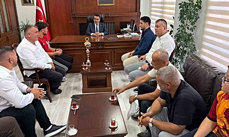 Gündemden Son Bilgiler: Başarılı güreşçiler Kaymakam Köksal’ı ziyaret etti - Son Dakika Bilgileri