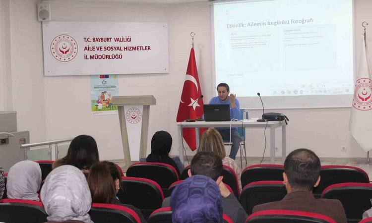 Gündemden Son Bilgiler: Bayburt Aile ve Sosyal Hizmetler personeline gelişimsel yaklaşım eğitimi verildi: Geli