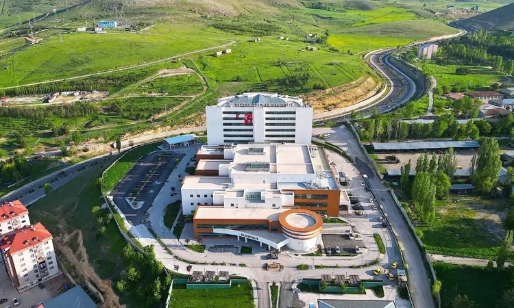 Gündemden Son Bilgiler: Bayburt Devlet Hastanesi eylülde acil dahil 49 bin 351 hastayı muayene etti: Gelişmele