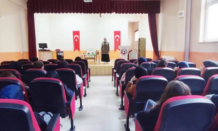 Gündemden Son Bilgiler: Bayburt İl Müftülüğü gençlere aile ahlakı konferansları düzenliyor - Son Dakika Bilgil