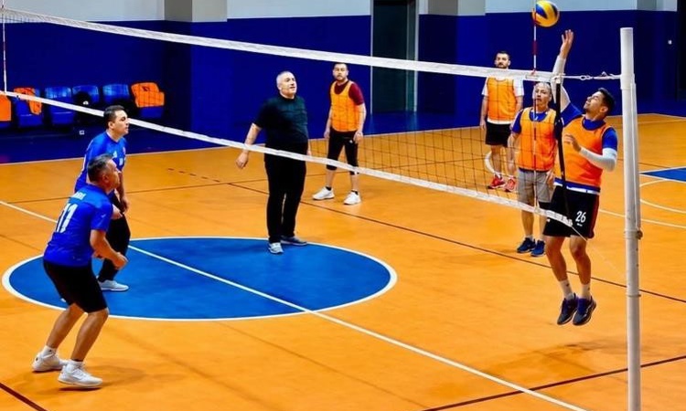 Gündemden Son Bilgiler: Bilecik Pazaryeri'nde 103. yıl kapsamında kurumlar arası voleybol turnuvası resmen sta