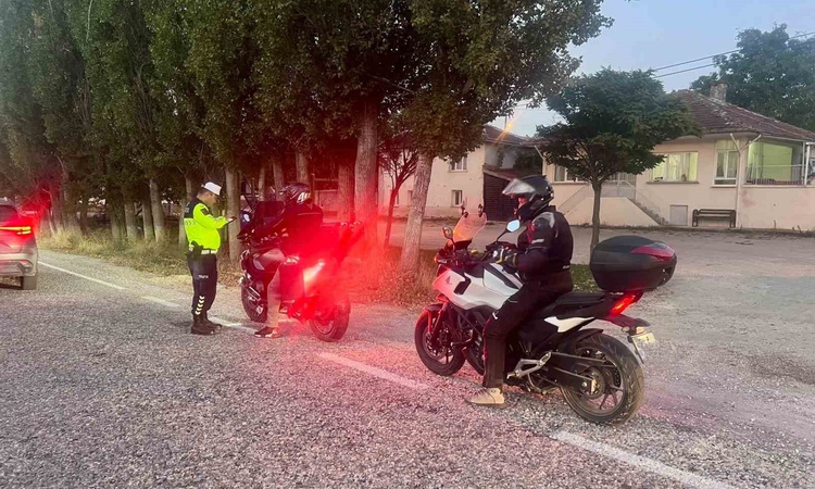 Gündemden Son Bilgiler: Bilecik'te jandarma denetiminde 192 motosiklet kontrol edildi, 7 sürücü ceza aldı