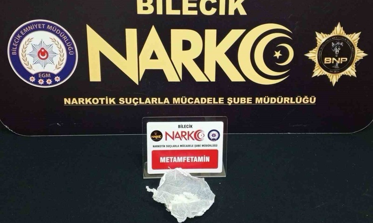 Gündemden Son Bilgiler: Bilecik'te narkotik operasyonunda metamfetamin ele geçirildi, 1 şüpheli yakalandı ve M