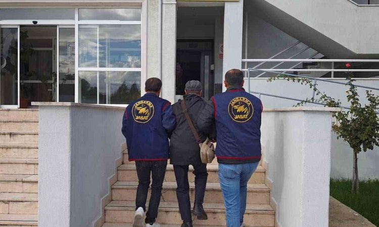 Gündemden Son Bilgiler: Bilecik'te tehdit suçundan aranan şahıs JASAT ekiplerince yakalandı | İşte Tüm Ayrıntı