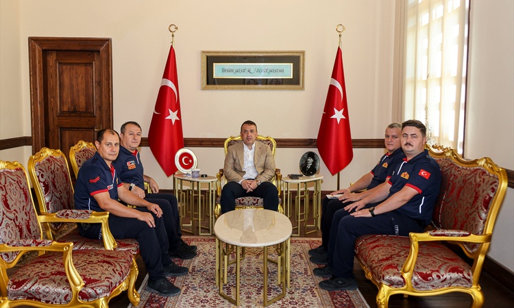 Gündemden Son Bilgiler: Bilecik Valisi Sözer, itfaiyecilerin afetlerde önemli görev üstlendiğini söyledi