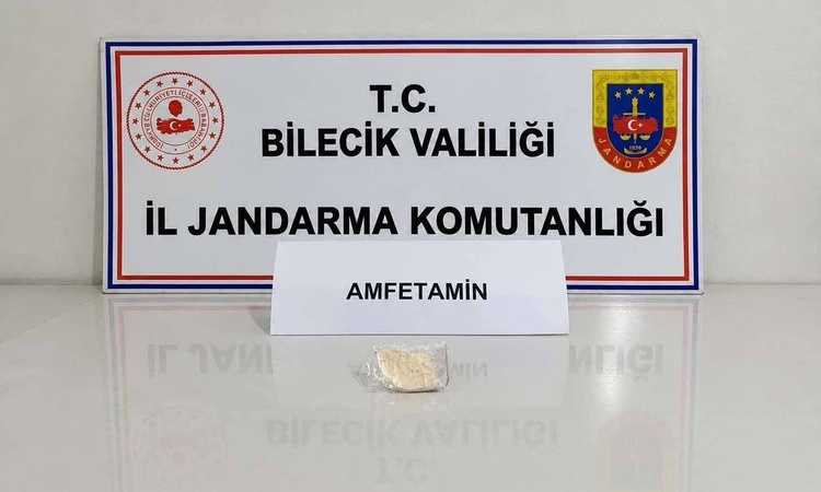 Gündemden Son Bilgiler: Bilecik Yenipazar'da jandarmanın durdurduğu araçta 2 gram amfetamin bulundu - Son Daki