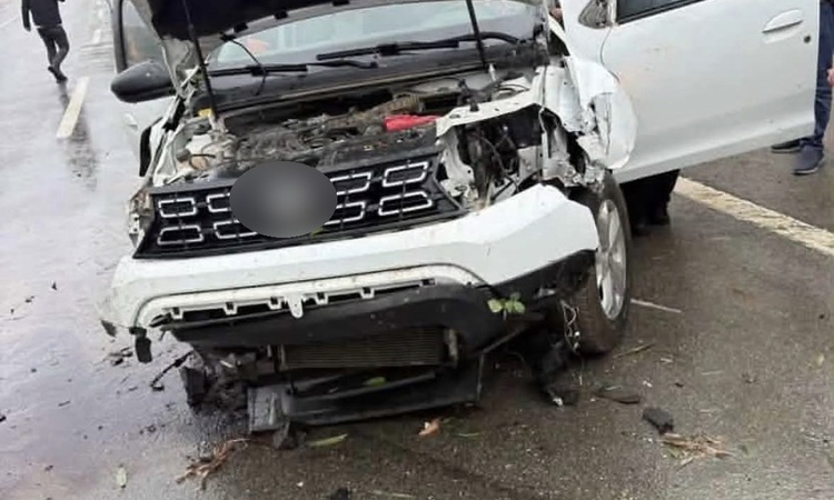 Gündemden Son Bilgiler: Bingöl'de otomobil Elmalı köyü mevkiinde tabelaya ve ağaca çarptı, 2 kişi yaralandı -