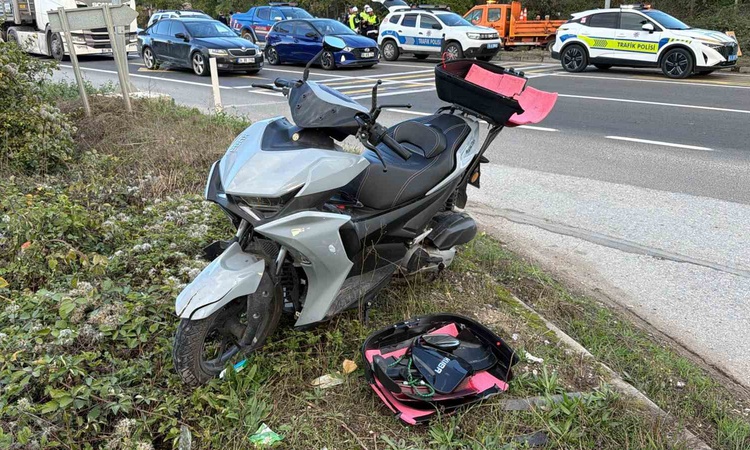 Gündemden Son Bilgiler: Bolu'da D-100'de motosikletle hafif ticari araç çarpıştı, sürücü ve yolcu yaralandı |