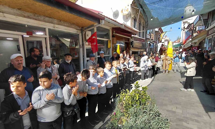 Gündemden Son Bilgiler: Bolu Mudurnu'da 7 asırdır süren esnaf duası geleneği bu hafta da sürdürüldü