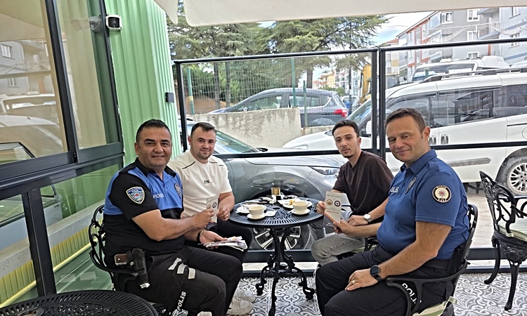 Gündemden Son Bilgiler: Bozüyük'te polis 44 vatandaşı dolandırıcılık ve KADES konusunda ayrıntıları bildirdi |