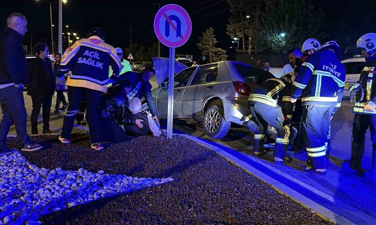 Gündemden Son Bilgiler: Burdur'da alkollü sürücünün kazasında kırmızı ışık ihlali öne sürüldü, 3 kişi yaraland