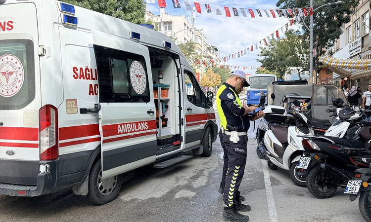 Gündemden Son Bilgiler: Burdur'da motosikleti devrilen sürücü Burdur Devlet Hastanesine kaldırıldı - Son Dakik
