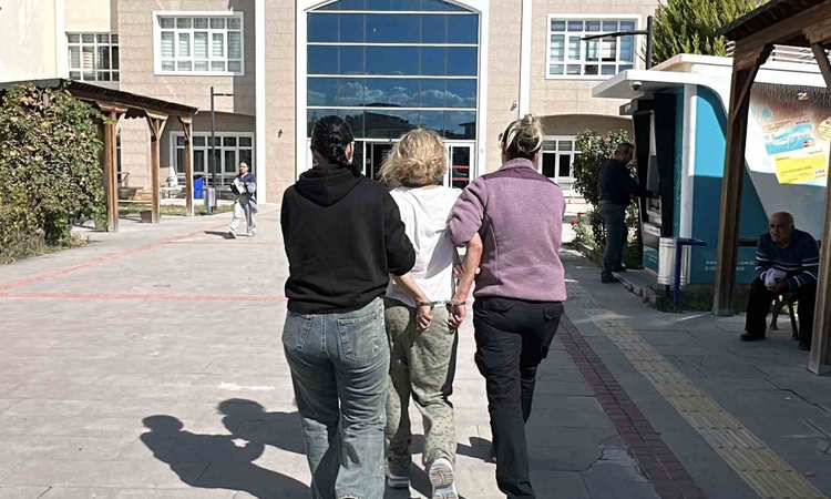 Gündemden Son Bilgiler: Burdur'da polise tekme atmaya çalışan Ukrayna uyruklu kadın adliyeye sevk edildi ve Me