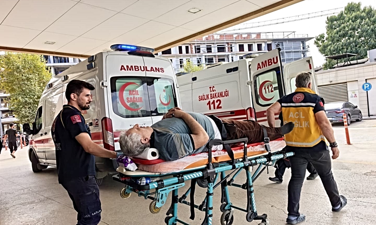 Gündemden Son Bilgiler: Bursa İnegöl'de çatıdan düşen 57 yaşındaki adam ağır yaralandı, bel kırığı çıktı - Son