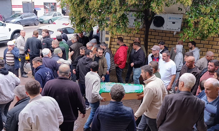 Gündemden Son Bilgiler: Bursa İnegöl'de otomobilin çarptığı 2 yaşındaki çocuk toprağa verildi