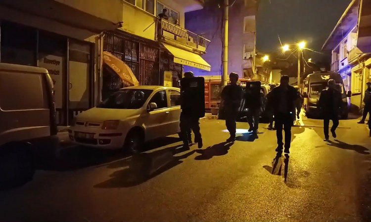 Gündemden Son Bilgiler: Bursa'da oğlunun bıçakla rehin aldığı anne, polisin operasyonuyla kurtarıldı: Gelişmel