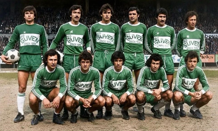 Gündemden Son Bilgiler: Bursaspor ve Milli Takım'ın eski futbolcusu Kemal Batmaz zatürreyle entübe edildi ve M