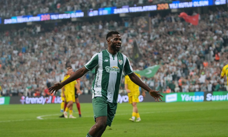 Gündemden Son Bilgiler: Bursasporlu Iheanacho, üst üste 10 lig maçında gol atarak Metin Oktay'ı geçti - Son Da