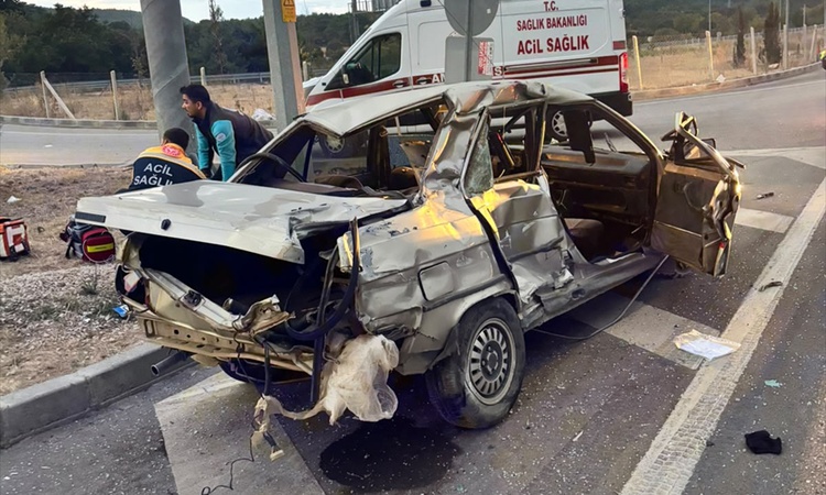 Gündemden Son Bilgiler: Çanakkale Ayvacık'ta Troya Tüneli girişinde otobüs otomobille çarpıştı, 2 kişi öldü ve