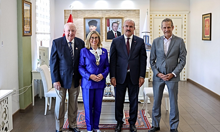 Gündemden Son Bilgiler: Çanakkale Valisi Toraman'a Kanada heyetinden ziyaret: Gelişmeler Takip Ediliyor