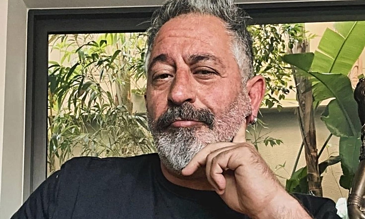 Gündemden Son Bilgiler: Cem Yılmaz, baston kullanmaya resmen start aldı
