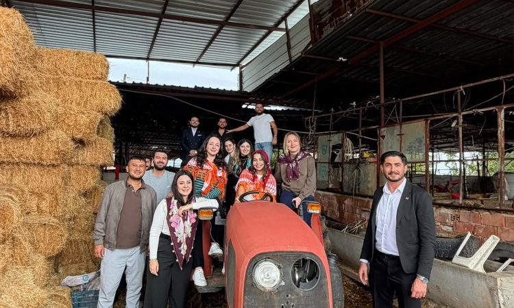 Gündemden Son Bilgiler: CHP Gençlik Kolları Genel Başkanı Karan, Antalya'da genç kadın çiftçilerle buluştu | İ
