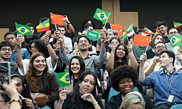 Gündemden Son Bilgiler: Çin: Daha geniş kapsamlı BRICS işbirliğini istikrarlı şekilde ilerletmeye hazırız ve M