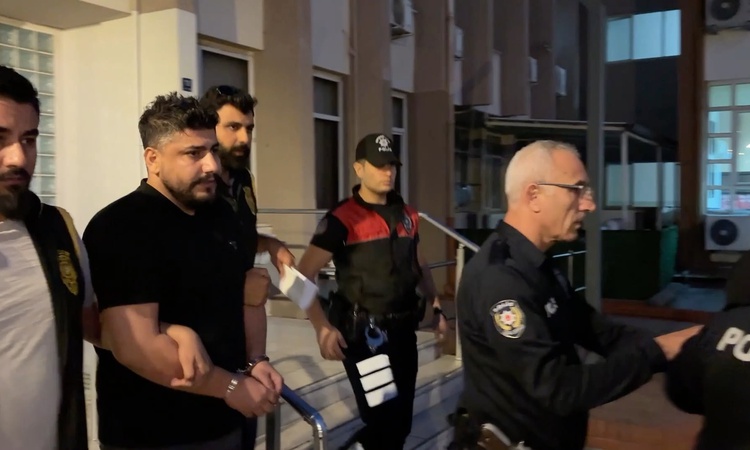 Gündemden Son Bilgiler: Cinayet soruşturmasında firari iş insanı Levent Demir taziye için Aydın'da yakalandı v