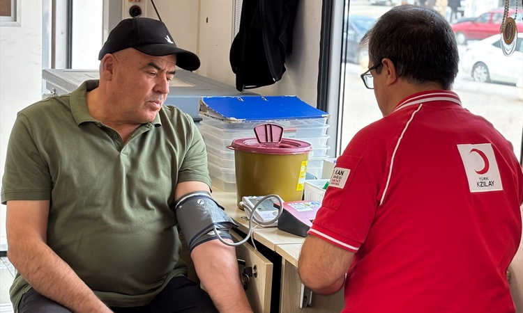 Gündemden Son Bilgiler: Çorum Alaca'da Nazım Bekdemir 35'inci kan bağışıyla altın madalya aldı: Gelişmeler Tak