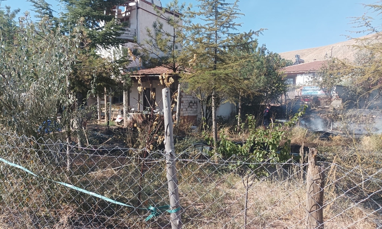 Gündemden Son Bilgiler: Çorum'da bahçesindeki kuru otları yakarken alevlerin arasında kalan kişi öldü: Gelişme