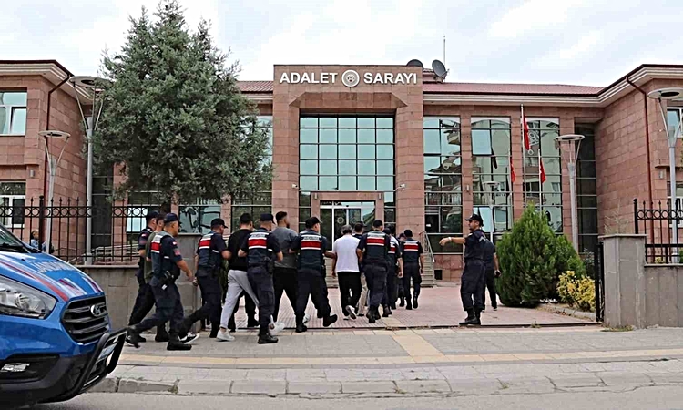 Gündemden Son Bilgiler: Çorum’da yasa dışı bahis ve kumar operasyonu: 8 tutuklama - Son Dakika Bilgileri