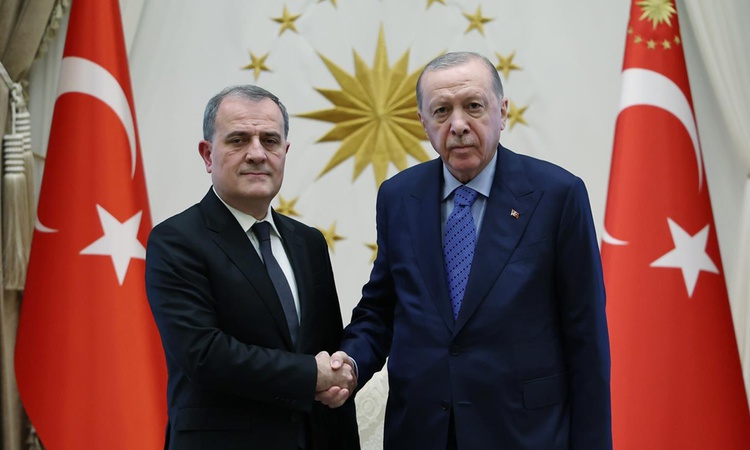 Gündemden Son Bilgiler: Cumhurbaşkanı Erdoğan'dan dikkat çeken temas: Aliyev'in yokluğunda Bayramov'la yakın t