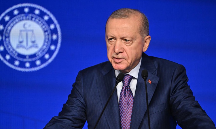 Gündemden Son Bilgiler: Cumhurbaşkanı Erdoğan'dan dünyaya sert mesaj: Türkiye gerekirse sıkıntı çeker ama sırt