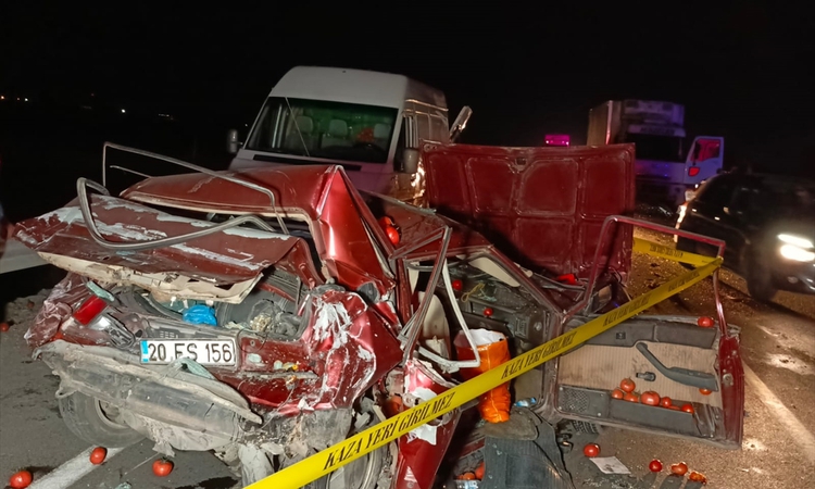 Gündemden Son Bilgiler: Denizli Acıpayam'da otomobil kamyonete arkadan çarptı, 1 kişi öldü, 2 kişi yaralandı