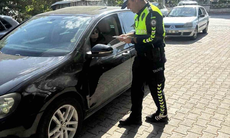 Gündemden Son Bilgiler: Denizli Çal'da polis trafik ve dolandırıcılık konusunda vatandaşları ayrıntıları bildi