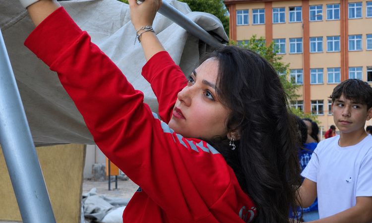 Gündemden Son Bilgiler: Depremde 2 arkadaşını kaybeden Zeynep, gönüllü arama kurtarma personeli oldu - Son Dak