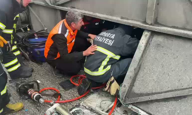 Gündemden Son Bilgiler: Dereboğazı'nda devrilen otobüste ilk bilgiye göre yedek şoför öldü, 8 kişi yaralandı: