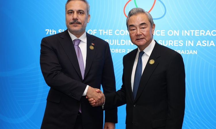 Gündemden Son Bilgiler: Dışişleri Bakanı Fidan, Bakü'deki CICA toplantısında Wang Yi ile görüştü: Gelişmeler T