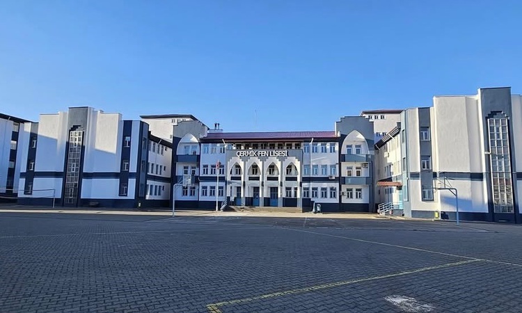 Gündemden Son Bilgiler: Diyarbakır Çermik'te 11 öğrenci karın ağrısıyla hastaneye kaldırıldı