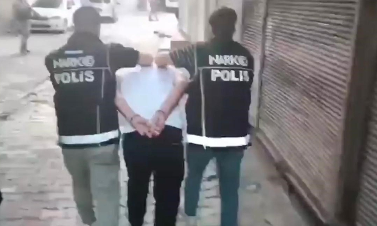 Gündemden Son Bilgiler: Diyarbakır'da narkotik operasyonunda 26 şüpheli tutuklanarak cezaevine gönderildi