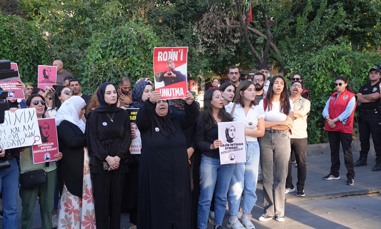 Gündemden Son Bilgiler: Diyarbakır'da Rojin Kabaiş ikinci yılında anıldı, dosyaların aydınlatılması istendi |