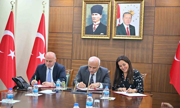 Gündemden Son Bilgiler: Diyarbakır Valiliği ve vakıf Sur'da 16 derslikli ilkokul için protokol imzaladı | İşte