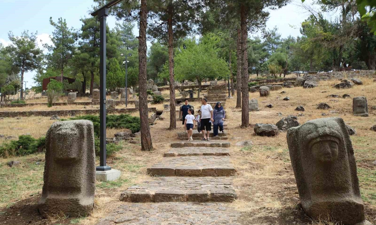 Gündemden Son Bilgiler: Dünyanın en büyük açık hava müzesi Yesemek ziyaretçilerini tarihi yolculuğa çıkartıyor