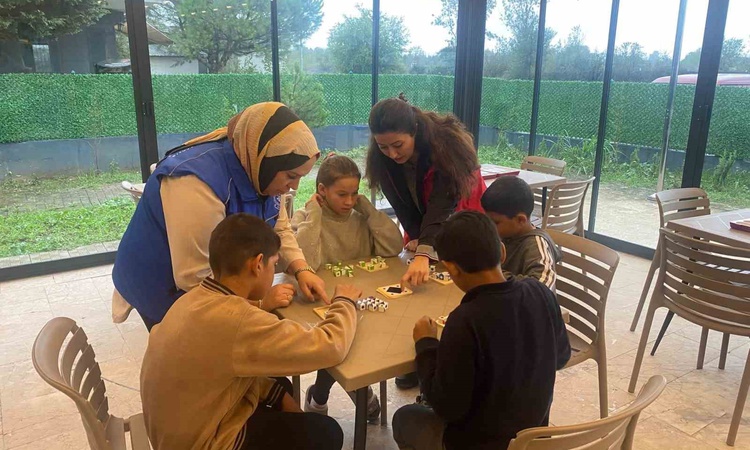 Gündemden Son Bilgiler: Düzce Çamköy TOKİ'de çocuklara akıl ve zeka oyunları etkinliği düzenlendi.