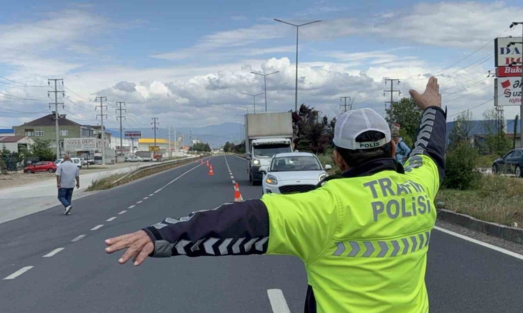 Gündemden Son Bilgiler: Düzce'de bir haftada 268 sürücüye hız cezası kesildi, 204 araç trafikten men edildi: G