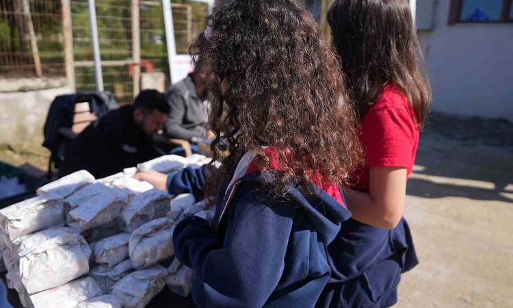 Gündemden Son Bilgiler: Düzce'de öğrenciler Mergiç Hayvan Konukevi'ni ziyaret edip mama bağışladı: Gelişmeler