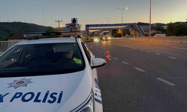 Gündemden Son Bilgiler: Düzce'de son bir haftada trafik denetiminde 913 sürücüye cezai işlem uygulandı