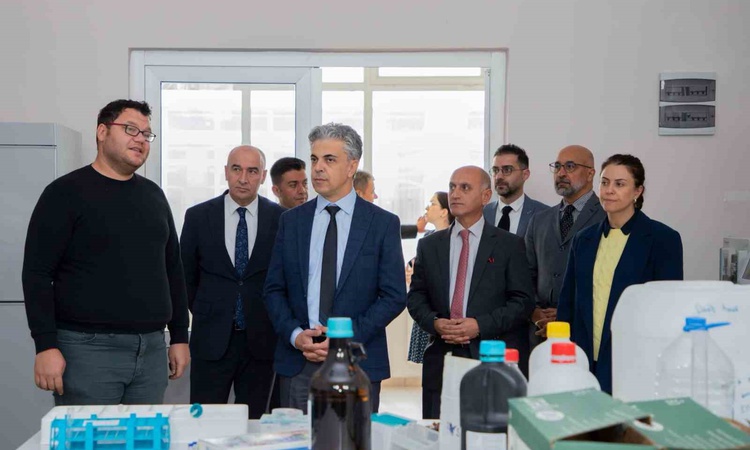 Gündemden Son Bilgiler: EBYÜ Rektörü Kuyrukluyıldız, Merkezi Araştırma ve Geliştirme Laboratuvarını inceledi