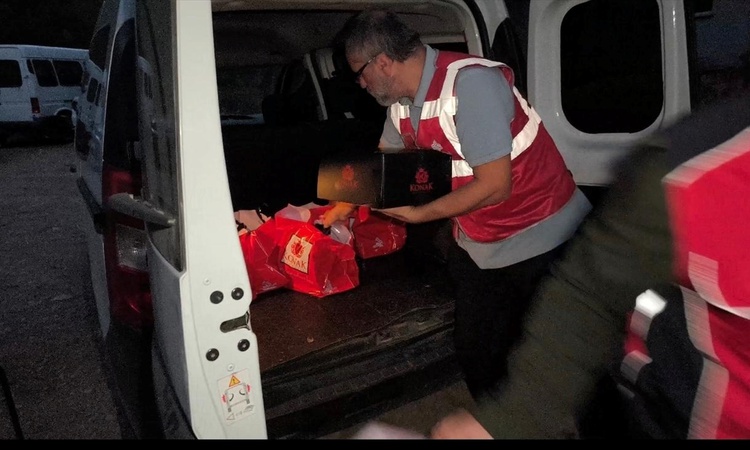 Gündemden Son Bilgiler: Edirne'de iki vakfın hayır şartı yerine getirilerek çörek ve poğaça ikram edildi